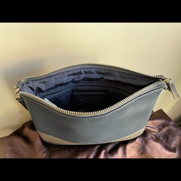 Danier leather wristlet - Picture 2 of 3